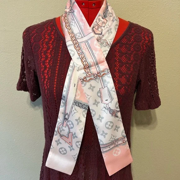 Paris Pink, white & gray unbranded scarf with lock, key, clochette, buckle, NWOT - Picture 6 of 8